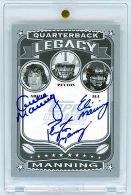 Topps QB Legacy Archie/Eli/Peyton Manning 2004 triple novato radiocontrol automático 25/50 SP Foto 1 de 2