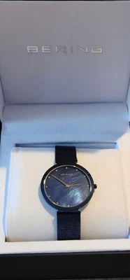 Reloj Bering Classic 18132-399 para mujer 32 mm cristal acento esfera azul MOP NUEVO CON T Foto 1 de 4