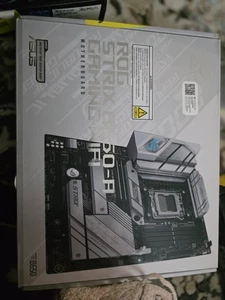 Placa madre ASUS ROG Strix B650-A Gaming Wi-Fi DDR5 Socket AM5 ATX - Imagen 1 de 5