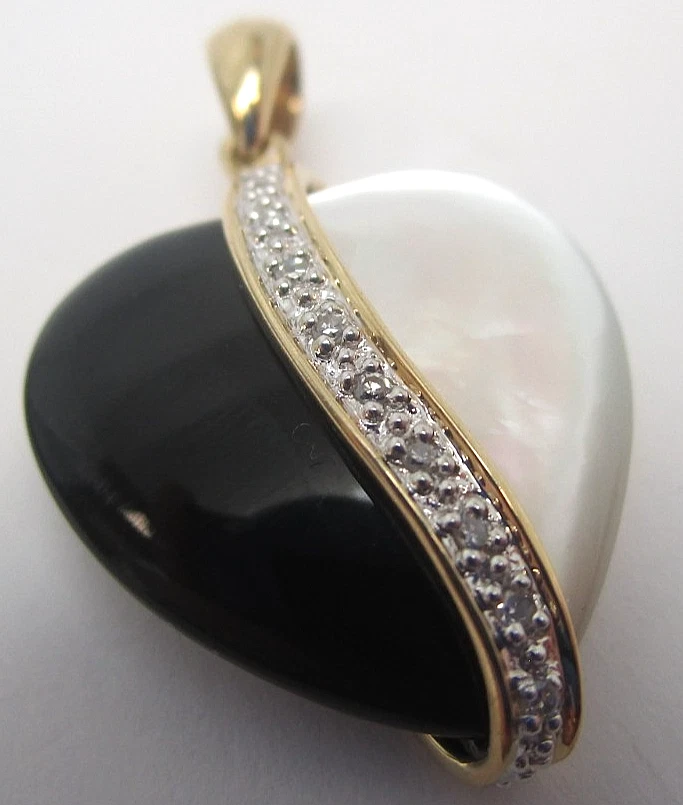 Colgante Corazón Diamante Madreperla y Ónix Oro Amarillo 14k Vintage COMO NUEVO Foto 1 de 4