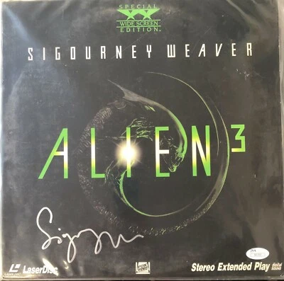 SIGOURNEY WEAVER Signed ALIEN 3 laser disc - JSA #I61323 - Image 1 of 2