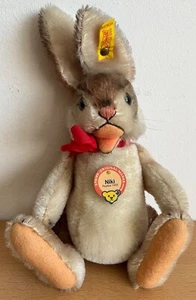 Steiff Hase Niki mit Knopf, Schild, Fahne 0134/28 Replica 1952 - Bild 1 von 3