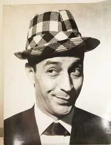 TIRAGE PHOTO argentique baryté 1960' Homme acteur à identifier 24x30cm - Picture 1 of 1