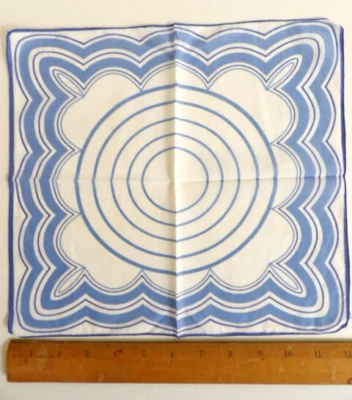 Pañuelo MCM Vintage Azul y Blanco Círculo Patrón Vieira 12" x 12" MCM Foto 1 de 4
