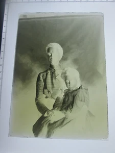 LATE 1800s or EARLY 1900s GLASS NEGATIVE,  WOMAN WITH CHILD-1 - Picture 1 of 1