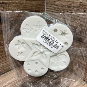 Hyacinth Flower Silicone Cake Decorating Mold Chocolate Candy Baking Mould NIP - Picture 1 of 4