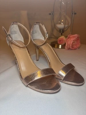 Sandalia EXPRESS Tacones Cortos Dorada Talla 7 Caliente Niña Aprobada por Verano Metálica Foto 1 de 4