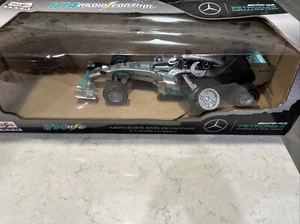 Maisto Petronas Lewis Hamilton 1/24 Scale F1 Racing Car Mint - Picture 1 of 8