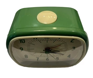 Kikkerland Reloj Despertador Retro Verde Estándar Alarma Fuerte Analógico Viaje en el Tiempo ¡BONITO! - Imagen 1 de 5