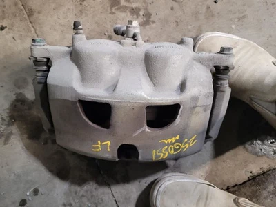 Pinza de conductor delantera sin paquete policial para camioneta Ford F150 17-20 2064833 Foto 1 de 4