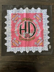 Bandana de flores moradas 21x21 vintage para motocicletas Harley-Davidson NOS/Deadstock - Imagen 1 de 3