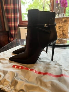 Impresionantes botas Prada para mujer - Imagen 1 de 6