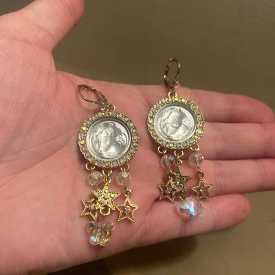 Pendientes de querubín blanco Kirk’s Folly Foto 1 de 3