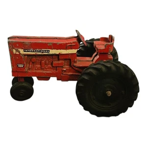 Trattore vintage ERTL pressofuso International Farmall 656 metallo pressofuso 1:32 - Foto 1 di 5