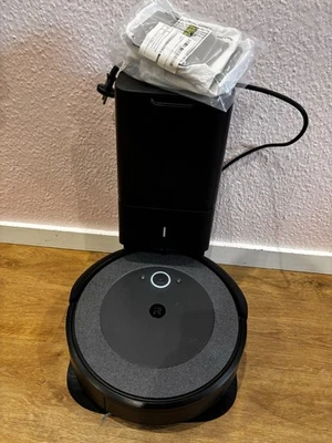 iRobot Roomba i4 Saugroboter mit automatischer Absaugstation  - Bild 1 von 4