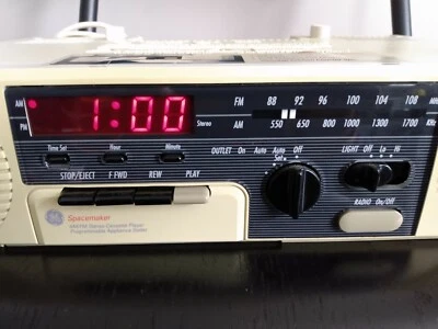 Vintage GE Spacemaker AM/FM/FM Stereo Radio and Cassette Player Model 7-4285A - Image 1 of 4