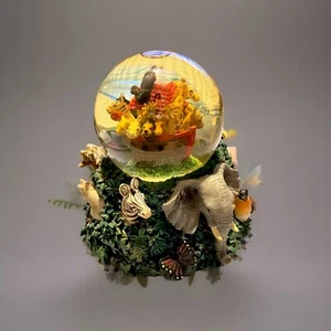 Noahs Ark Music Box Snow Globe Singing in the Rain I think what it plays video - Imagen 1 de 23