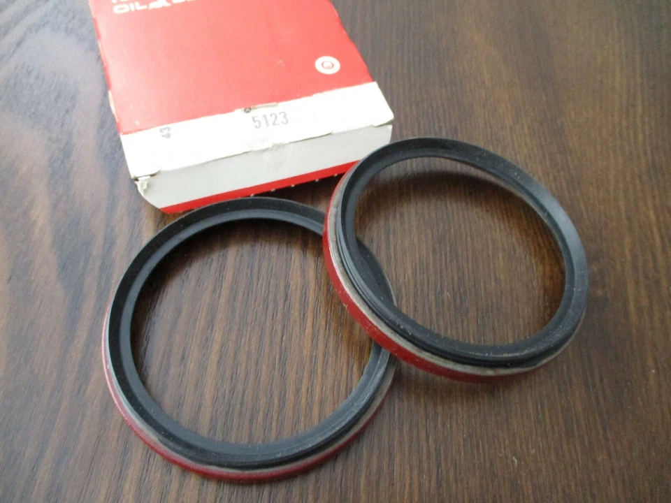 1969 70 71 72 73 74 75 76 77 78  CADILLAC ELDORADO  Front Wheel Inner Seals  NOS - Изображение 1 из 1