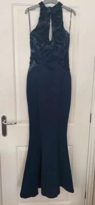 Maxi vestido cuello alto Lipsy Michelle Keegan con ojo de cerradura Foto 1 de 4