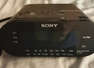 Vintage Sony Dream Machine FM/AM Alarm Clock Radio Model ICF-C218 - Picture 1 of 3