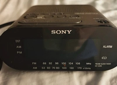 Vintage Sony Dream Machine FM/AM Alarm Clock Radio Model ICF-C218 - Image 1 of 3