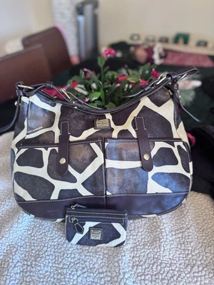 Bolso de Hombro Vintage Dooney & Bourke Estampado de Jirafa con Cartera a Juego Marrón Foto 1 de 4