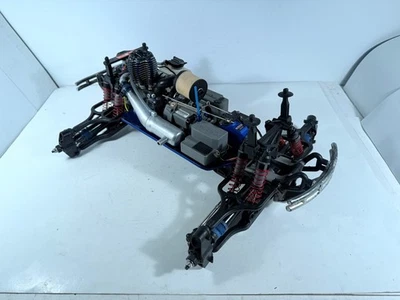 Traxxas T-Maxx 3.3 Nitro 1/8 怪物卡车滚轮滑块底盘/发动机伺服器 — 第 1/4 张图片