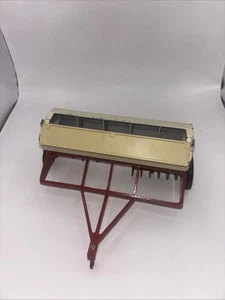Classic Ertl International Harvester Getreidebohrmaschine Maßstab 1:16 rot & weiß 70er Jahre - Bild 1 von 8