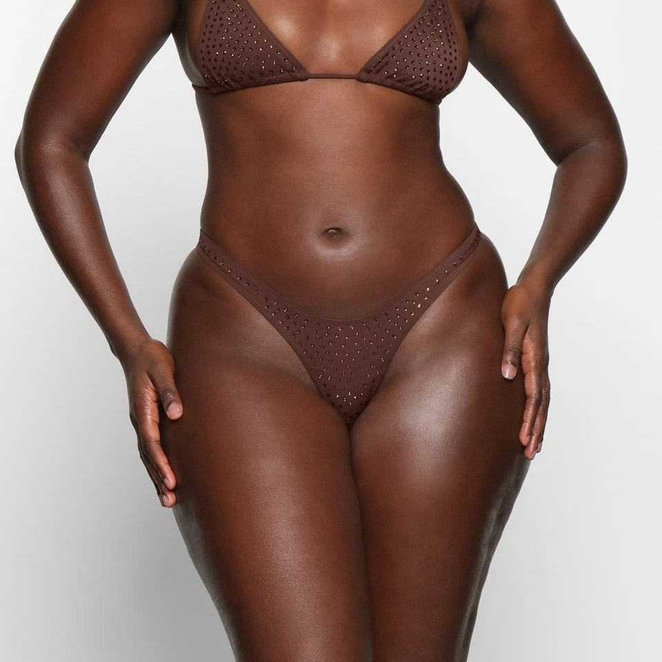 Tanga Bragas Ropa Interior Skims Talla Mediana Cacao Brillante Diamante Incrustado OS37-13 Foto 1 de 4