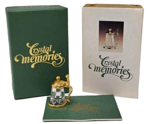 Mini taza de cerveza Swarovski Crystal Memories estatuilla chapada en oro en caja - Imagen 1 de 6