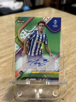 Rodrigo Mora 2024-25 Topps Finest UEFA #BR-RM Onda Verde Neón Automático RC/99 Foto 1 de 2