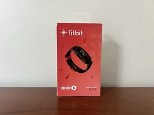Fitbit Fitness Tracker Ace 3 nuovo con scatola per bambini 8 giorni durata batteria nero/rosso sport - Foto 1 di 3