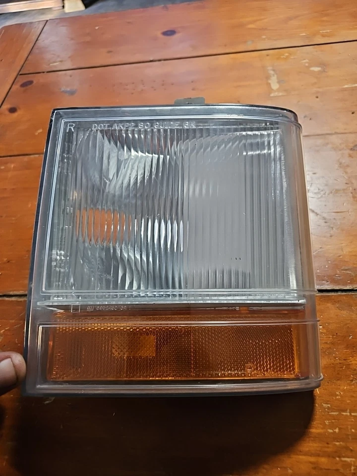 Cadillac Seville 1980-85 luz de giro delantera derecha carcasa OEM (1c) Foto 1 de 4