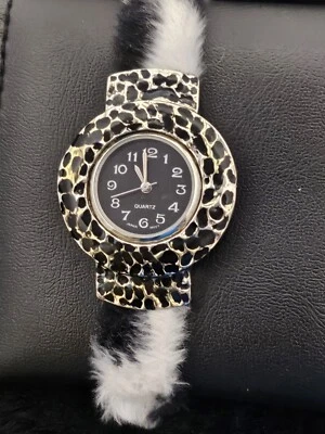 Reloj de puño forrado de piel de leopardo con cuentas de cuarzo para dama se expande batería nueva  Foto 1 de 4