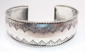 Old Pawn STERLING SILVER Stamped Unsigned NAVAJO CUFF BRACELET 1" WIDE 32.2 G - Picture 1 of 7