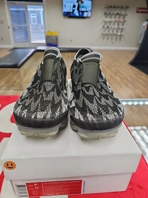 AIR VAPORMAX FK MOC 2/ ACRONYM " SAIL/CARGO KHAKI -DARK STUCCO SZ 9.5 PREOWNED  - Image 1 of 4