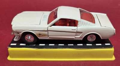 1965 Dinky Toys Meccano #161 福特野马快背 2+2 白色(免费送货!) — 第 1/4 张图片