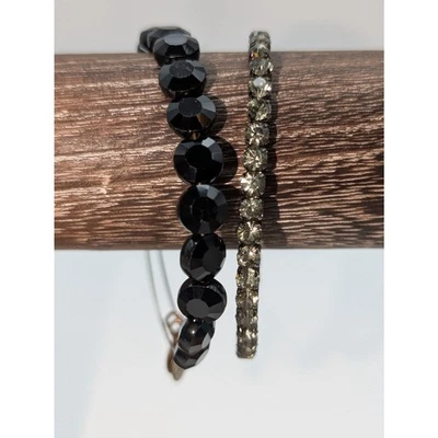 Brazalete Alex and Ani con cuentas de cristal negro y pulseras elásticas de cristal gris ahumado Foto 1 de 4