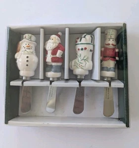 Pfaltzgraff Winterberry Weihnachtsstreuer 4er Set Schneemann Weihnachtsmann Nussknacker NEU - Bild 1 von 6