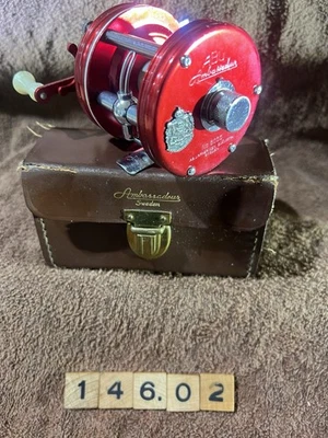 De colección Abu Garcia Ambassadeur 5000 - Rojo Temprano Suecia Reparado - Estuche de Cuero Foto 1 de 4