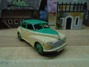 VINTAGE RARE TWO TONE MORRIS OXFORD DINKY TOY - Picture 1 of 8