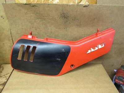 1984 Suzuki SP600 DR600 tampa quadro painel lateral direito 47111-14A0 - Imagem 1 de 4