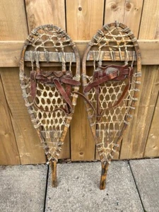 EXCELENTES Raquetas de Nieve 28" Largo x 9" Ancho con Fijaciones de Cuero ZAPATOS DE NIEVE DECORATIVOS - Imagen 1 de 2