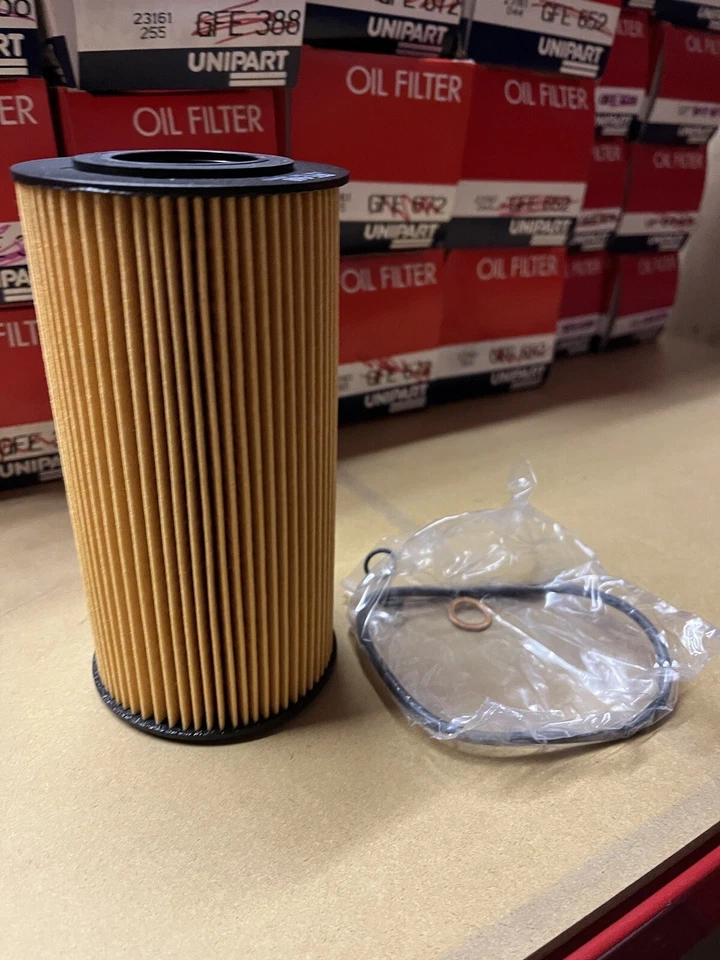 Oil Filter fits BMW 325/525 TD E36/E39 2.5D 91 to 98 - Unipart GFE460 - Image 1 of 2