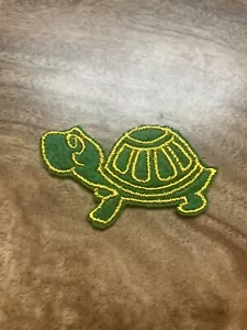 Toppa tartaruga verde ferro su vintage anni '80 borsa cappello giacca logo applicato feltro cartone animato 2 - Foto 1 di 4