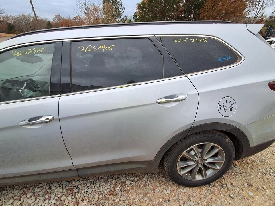 Used Rear Left Door Assembly Rear Side fits: 2017 Hyundai Santa fe electric priv Foto 1 de 4