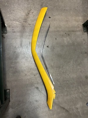 *BROKEN* 2009–2020 NISSAN 370Z COUPE LEFT DRIVER A PILLAR WINDSHIELD TRIM OEM - Image 1 of 4