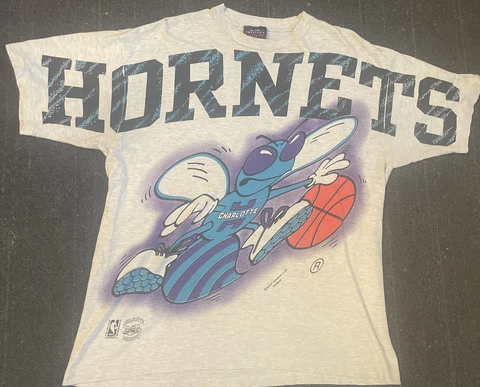 Vintage Charlotte Hornets Tshirt AOP NBA Magic Johnson Single Stitch Size Large Cover