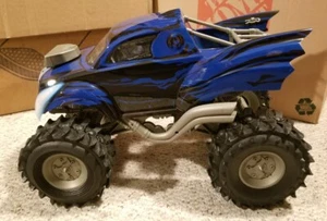 DC MULTIVERSE BATMAN THE BATMOBEAST MONSTER TRUCK 100% ENORME VEICOLO SCALA 7 POLLICI - Foto 1 di 9
