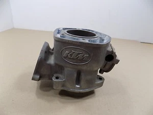DAMAGED CYLINDER JUG / 89 KTM 250-EXC / 545-30-005-000 / 67.18mm BORE - Picture 1 of 13